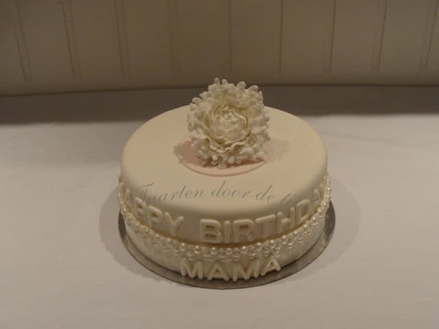 Witte pioenroos taart 4